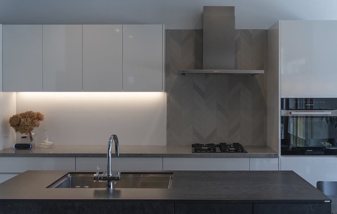 kitchen61 5810 Black Tempal　キッチン