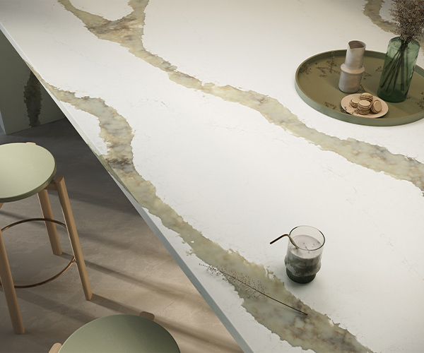 【新柄追加】Calacatta Thyme｜シーザーストーン2026カタログ